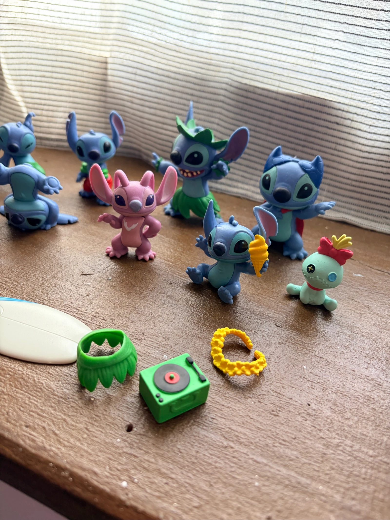 Lot de 10 figurines Disney Store officielles – Lilo & Stitch + accessoires  – photo 3